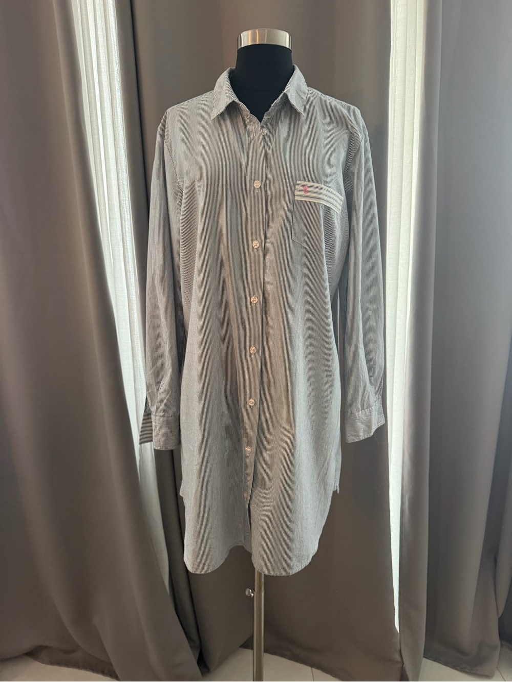 Victoria's Secret Light Gray Men's Button-Down Longline Shirt